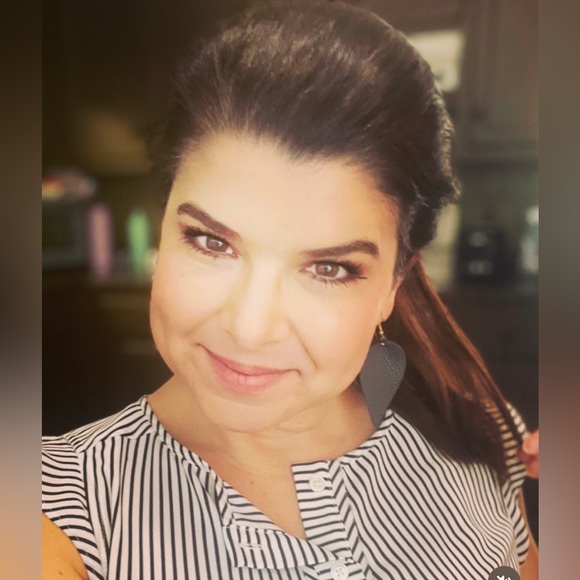 Meet your Posher, Haley - Picture 3 of 5